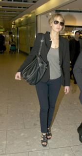 Jennifer Lawrence feet photo thumbnail