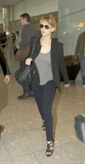 Jennifer Lawrence feet photo thumbnail