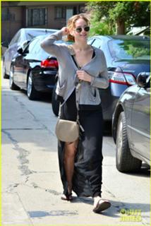 Jennifer Lawrence feet photo thumbnail