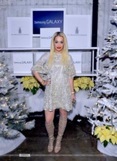 Rita Ora feet photo thumbnail