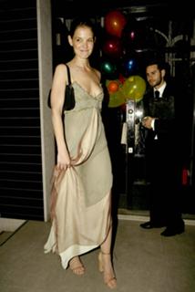 Katie Holmes feet photo thumbnail
