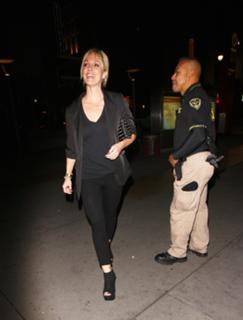 Jennie Garth feet photo thumbnail