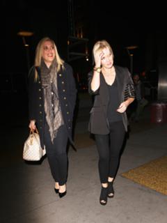 Jennie Garth feet photo thumbnail