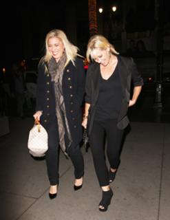 Jennie Garth feet photo thumbnail