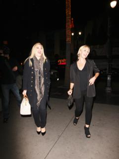 Jennie Garth feet photo thumbnail