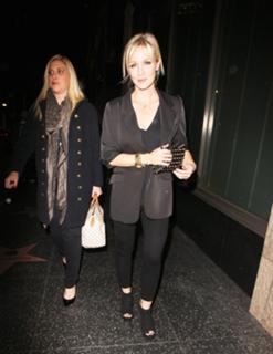 Jennie Garth feet photo thumbnail