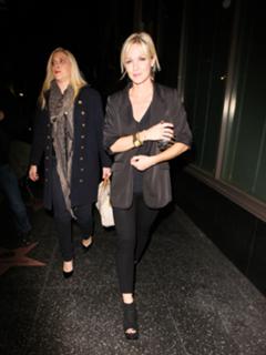 Jennie Garth feet photo thumbnail