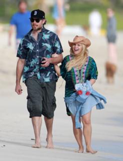 Jessica Simpson feet photo thumbnail