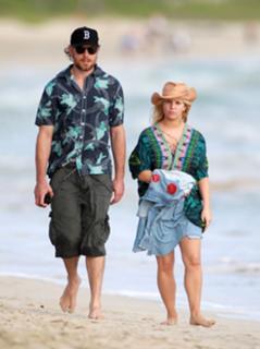 Jessica Simpson feet photo thumbnail