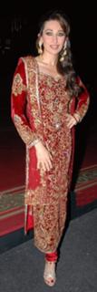 Karisma Kapoor feet photo thumbnail