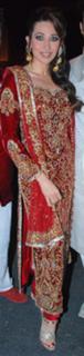 Karisma Kapoor feet photo thumbnail