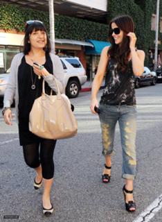 Kate Beckinsale feet photo thumbnail