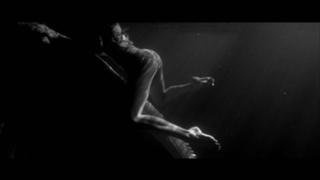 Lana Del Rey feet photo thumbnail