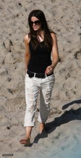 Kate Beckinsale feet photo thumbnail