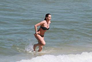 Deborah Secco feet photo thumbnail