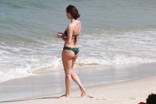 Deborah Secco feet photo thumbnail
