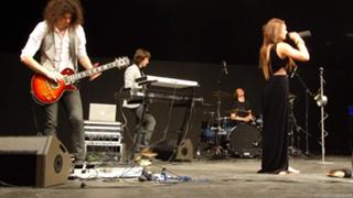 Ewa Farna feet photo thumbnail