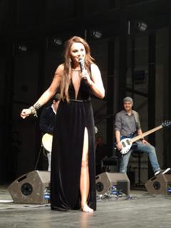Ewa Farna feet photo thumbnail