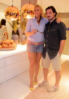 Adriane Galisteu feet photo thumbnail