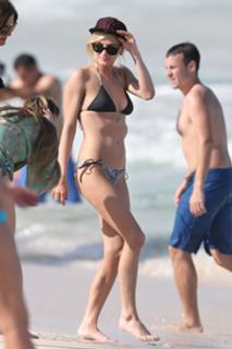 Ashlee Simpson feet photo thumbnail