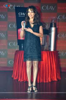 Madhuri Dixit feet photo thumbnail