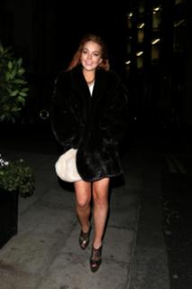 Lindsay Lohan feet photo thumbnail