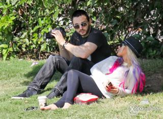 Christina Aguilera feet photo thumbnail