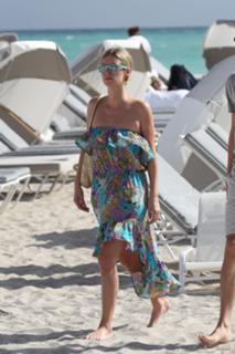 Nicky Rothschild feet photo thumbnail