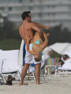 Joanna Krupa feet photo thumbnail
