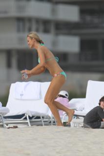 Joanna Krupa feet photo thumbnail