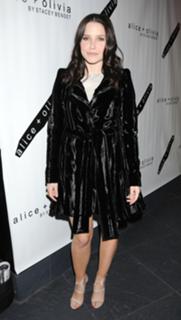 Sophia Bush feet photo thumbnail