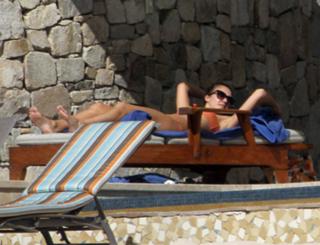 Jessica Alba feet photo thumbnail