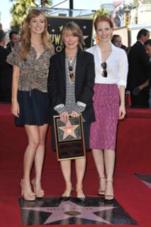 Jessica Chastain feet photo thumbnail
