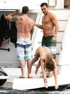 LeAnn Rimes feet photo thumbnail