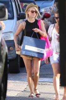 Julianne Hough feet photo thumbnail