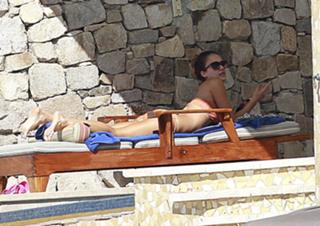 Jessica Alba feet photo thumbnail