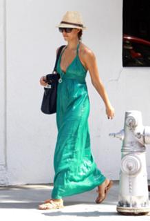 Jessica Alba feet photo thumbnail