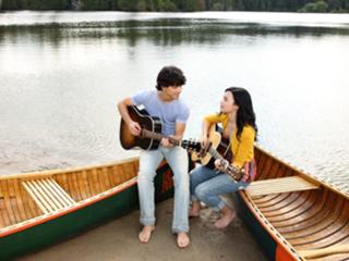 Demi Lovato feet photo thumbnail