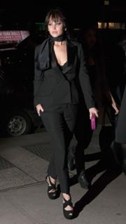 Jennifer Lawrence feet photo thumbnail