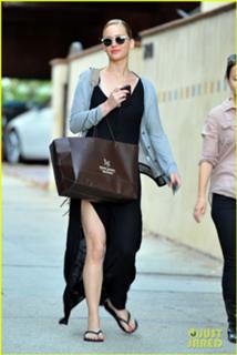 Jennifer Lawrence feet photo thumbnail