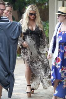 Jessica Simpson feet photo thumbnail