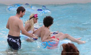 Rita Ora feet photo thumbnail