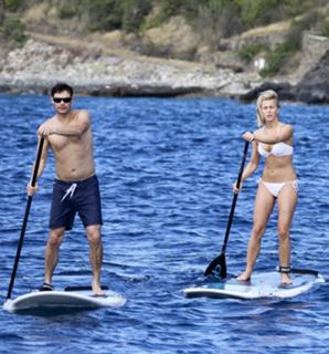 Julianne Hough feet photo thumbnail