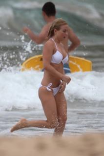 Julianne Hough feet photo thumbnail