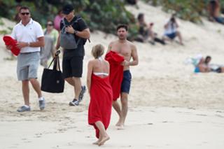 Julianne Hough feet photo thumbnail