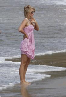 Julianne Hough feet photo thumbnail