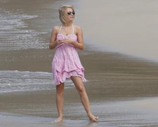Julianne Hough feet photo thumbnail