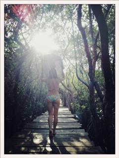 Olivia Munn feet photo thumbnail