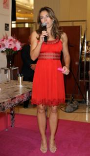 Elizabeth Hurley feet photo thumbnail