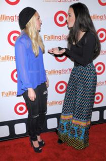 AnnaSophia Robb feet photo thumbnail